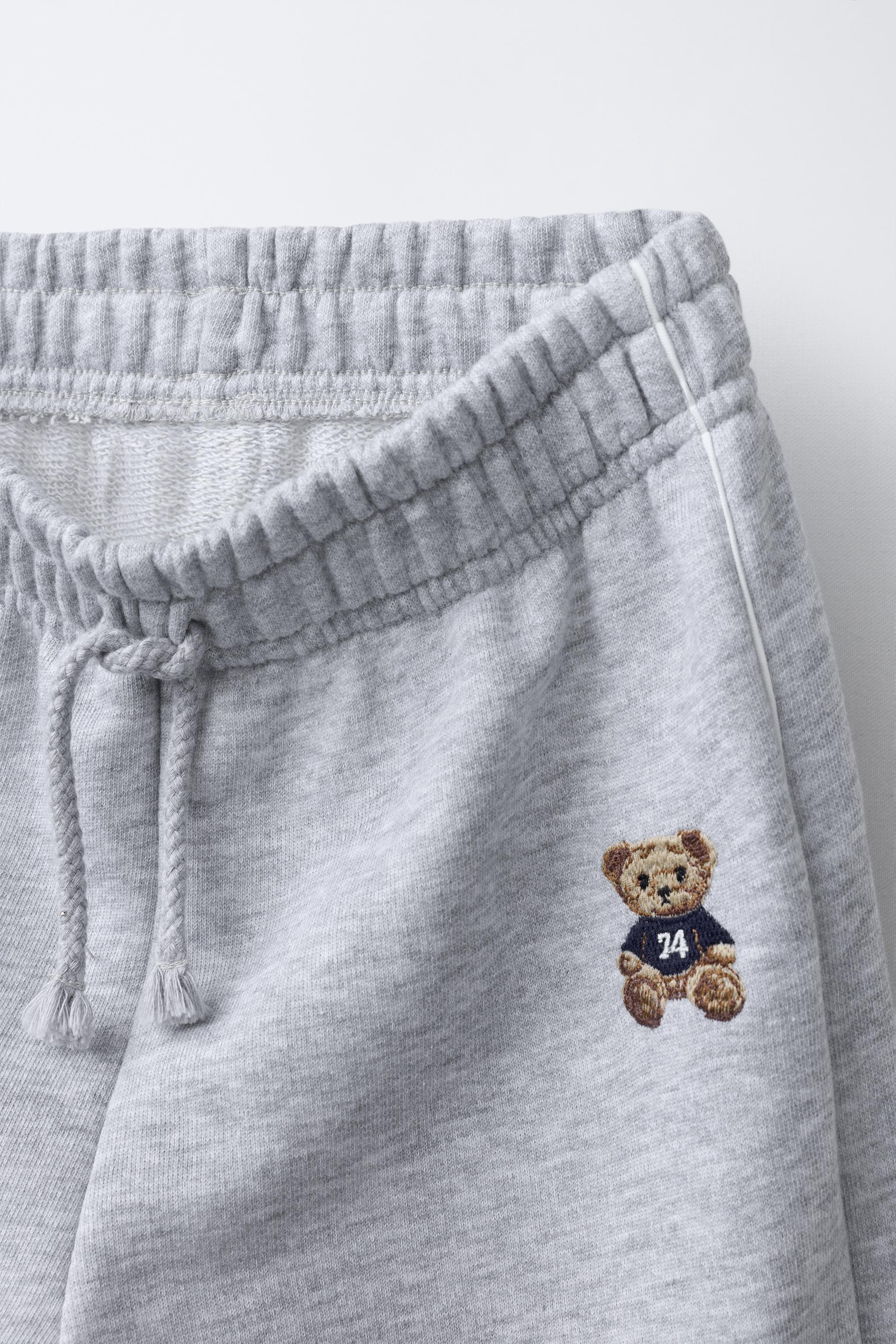 PANTALON À JAMBES LARGES OURS BRODÉ